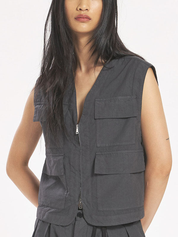 Travel Vest in Tendon