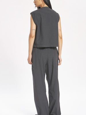 Travel Vest in Tendon