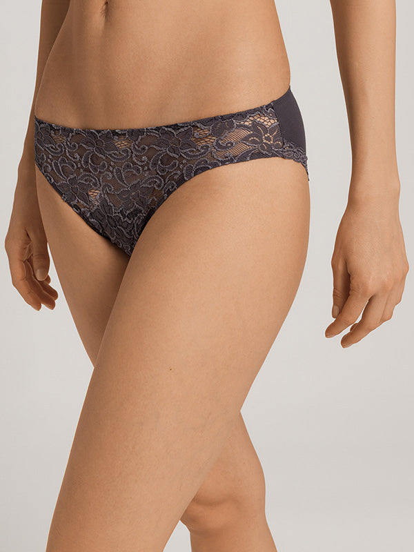 Moments mini brief / Seasonal Colour