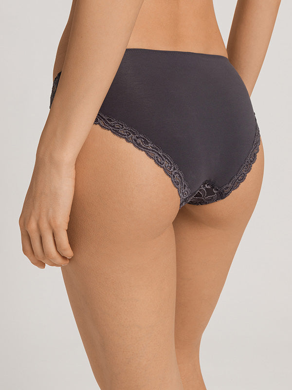 Moments mini brief / Seasonal Colour