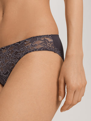 Moments mini brief / Seasonal Colour