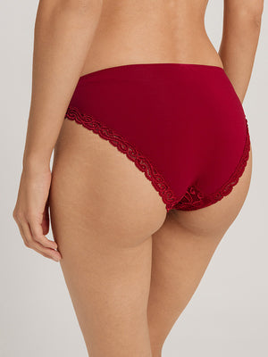 Moments mini brief / Seasonal Colour