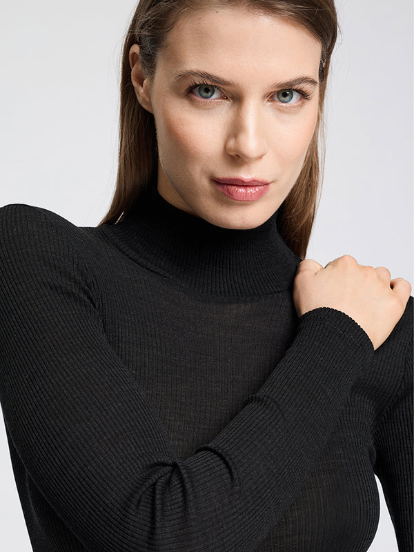 Marcia Turtleneck in Phantom