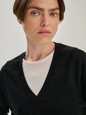 V Neck - Merino Wool - Black